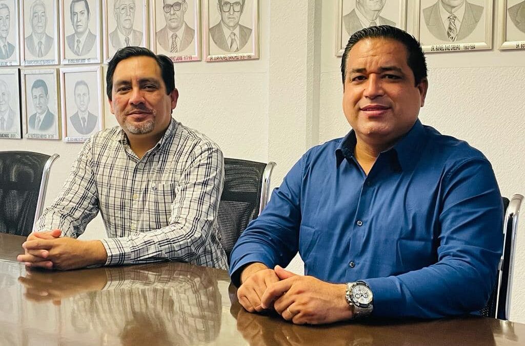 Nuestro Presidente el Ing. Edi Alberto Martínez Tejeda recibió en las instalaciones de la Cámara de Comercio al Presidente de Colegio de Contadores Públicos del Estado de Veracruz, Ramón Ortega Díaz.