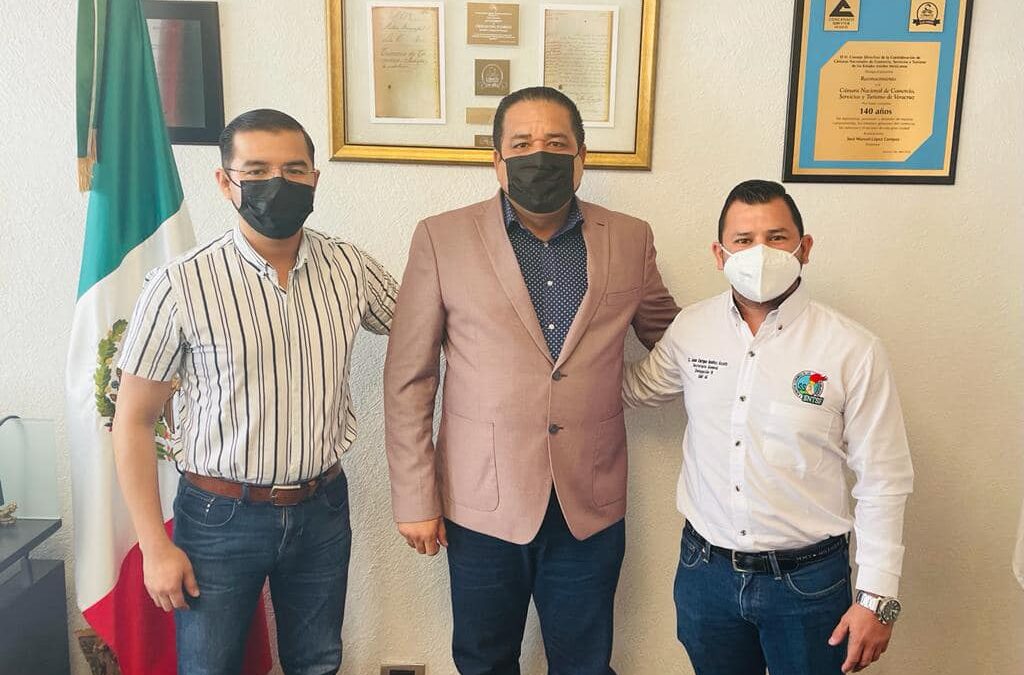 Presidente de CANACO Servytur Veracruz, recibió en las instalaciones de la Cámara de Comercio al Asesor Jurídico y Secretario General de la U.M.F. Nº 68 del Sindicato Nacional de Trabajadores del Seguro Social.